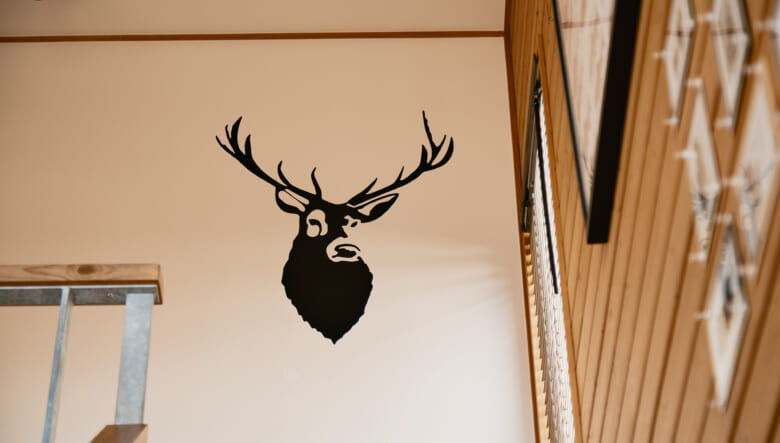 子どもが遊んで、ギアを飾って、散髪まで！　“土間”からひろがる家族の暮らし。【BESSユーザーお宅訪問@ワンダーデバイス・愛知】