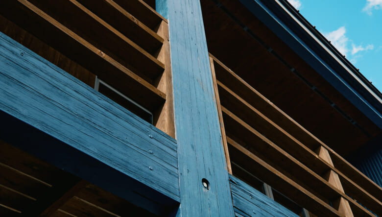 子どもが遊んで、ギアを飾って、散髪まで！　“土間”からひろがる家族の暮らし。【BESSユーザーお宅訪問@ワンダーデバイス・愛知】