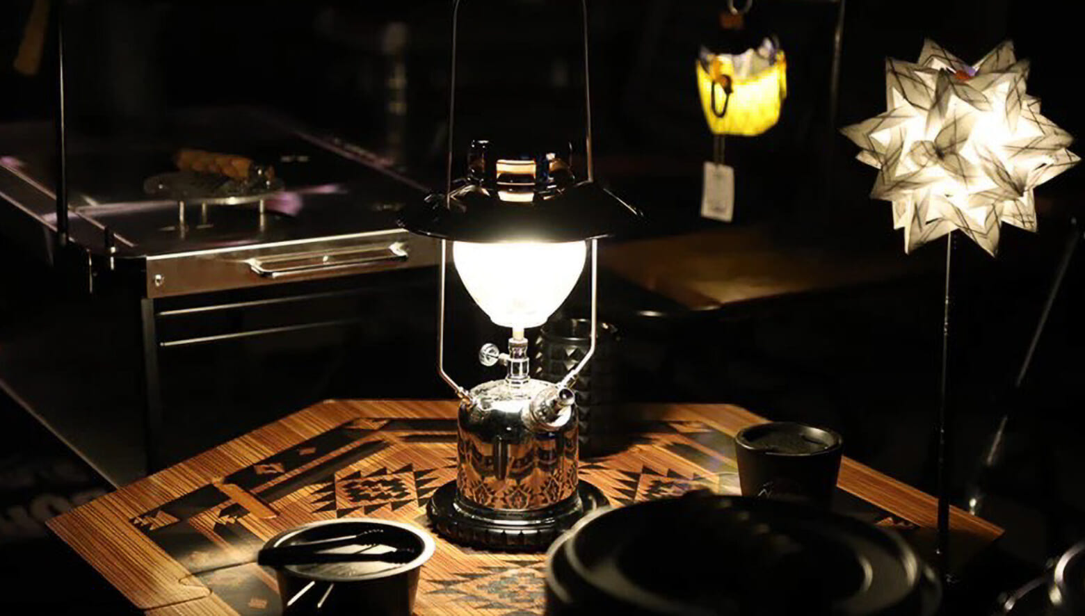 カルマストアが復刻させた約100年前の灯油ランタン、限定の鏡面