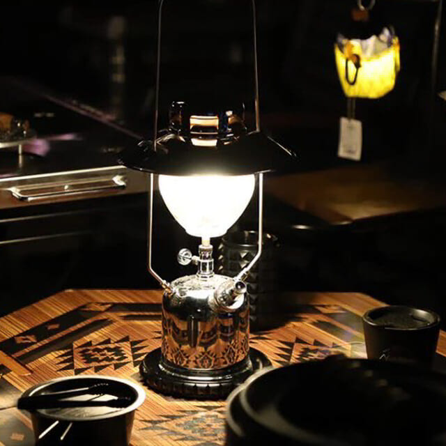 カルマストアが復刻させた約100年前の灯油ランタン、限定の鏡面