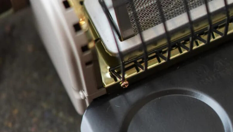 毎年完売！ 「カルマストア」発の人気小型ヒーターに限定色“グレージュ”が登場。