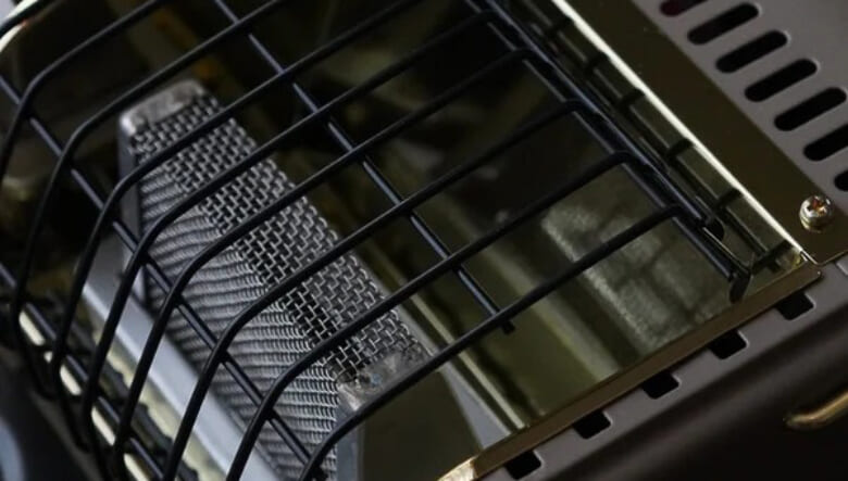 毎年完売！ 「カルマストア」発の人気小型ヒーターに限定色“グレージュ”が登場。