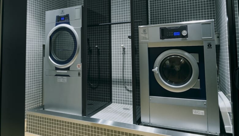 話題の新店舗「アークテリクス 池袋東武ブランドストア」に潜入。国内最大フロアに高機能アイテムが並ぶ景観は圧巻！