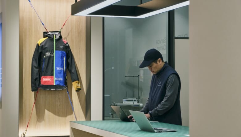 話題の新店舗「アークテリクス 池袋東武ブランドストア」に潜入。国内最大フロアに高機能アイテムが並ぶ景観は圧巻！