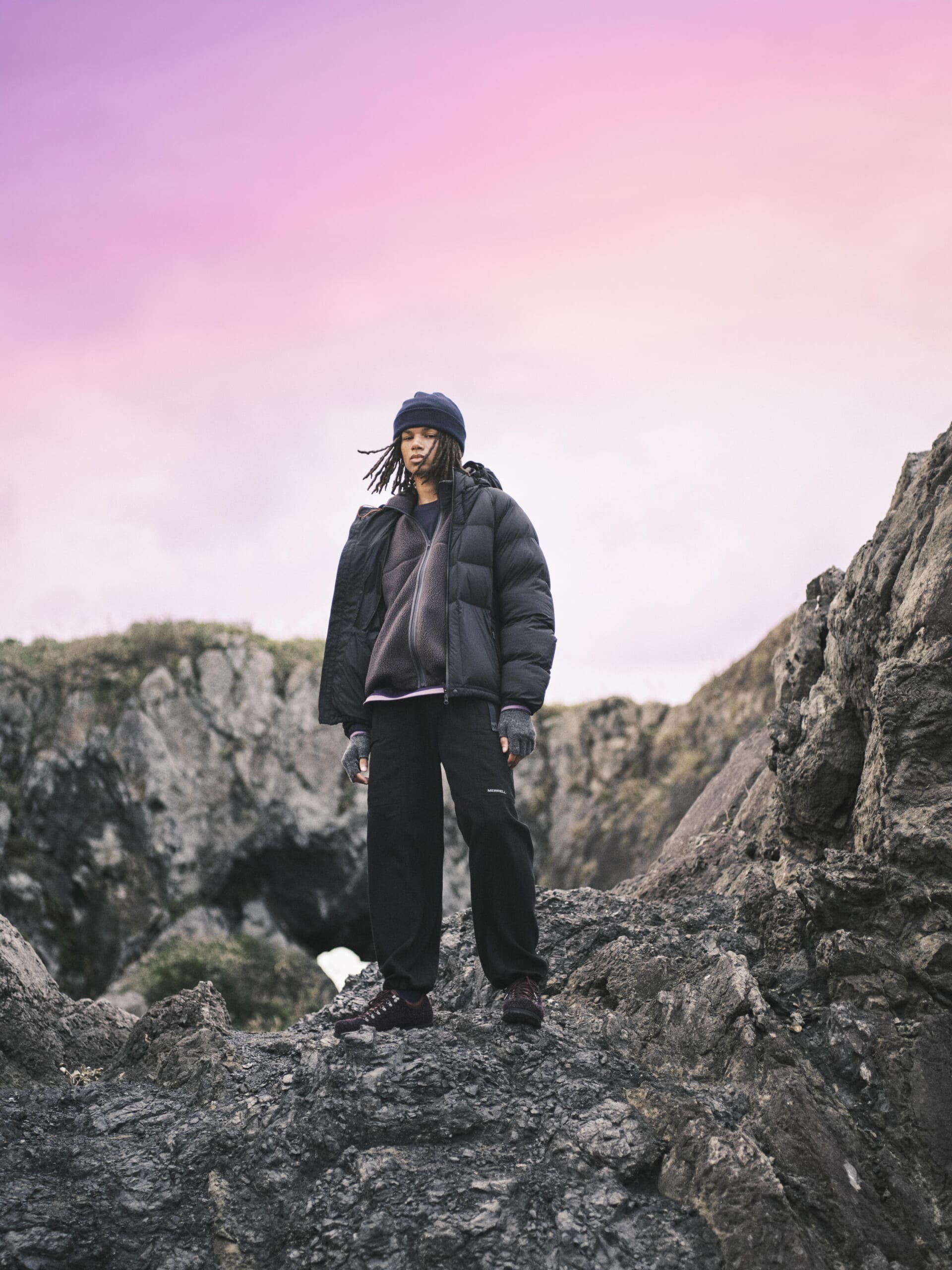 ウエアもシューズも「MERRELL」でまとめる、冬の機能美コーデ。 | GO 