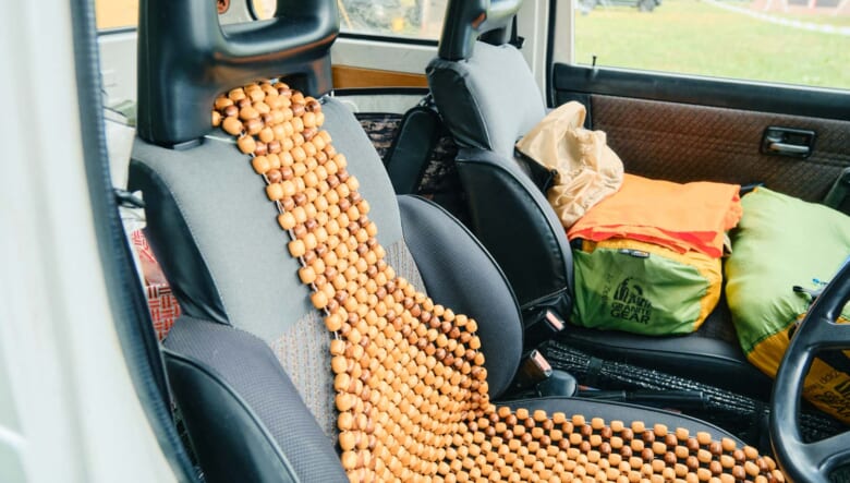 【’91 JIMNY JA11V】希少なパノラミックルーフの開放的車内空間を満喫。