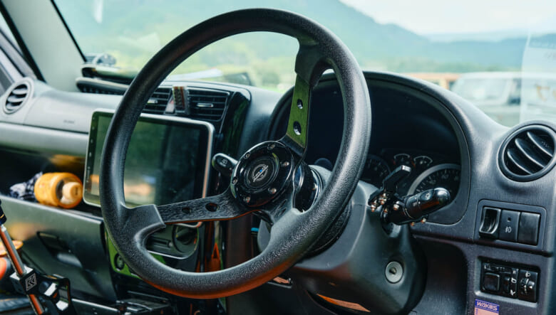 【’08 JIMNY JB23】ひと目惚れしたポイントはジープ風味のフェイス。