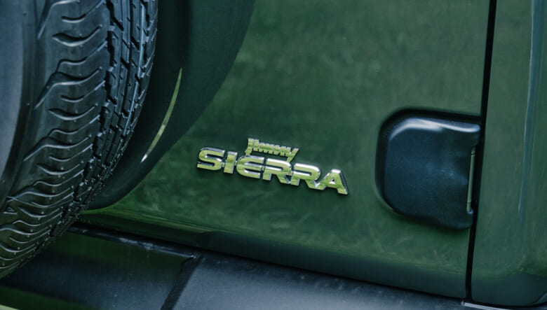 【’24 JIMNY SIERRA JB74】夫婦でルックスに惚れ込み選んだファーストカー。