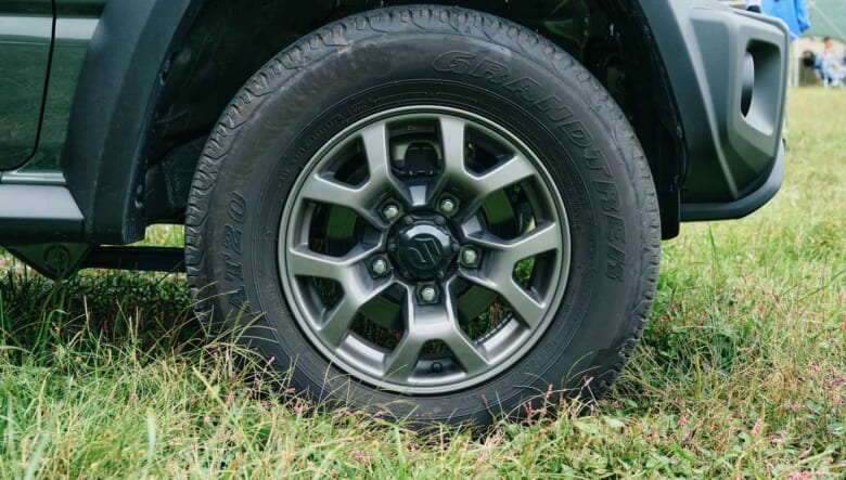 【’24 JIMNY SIERRA JB74】夫婦でルックスに惚れ込み選んだファーストカー。