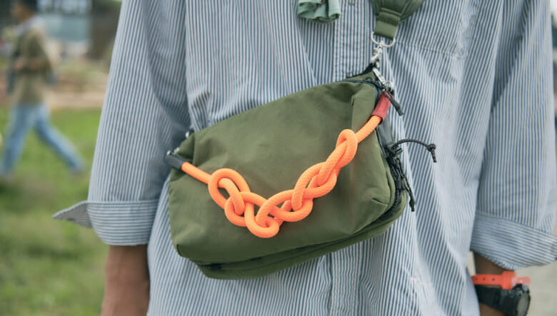 クリーンな着こなしに小物で遊び心を。-GO OUT CAMP vol.21-