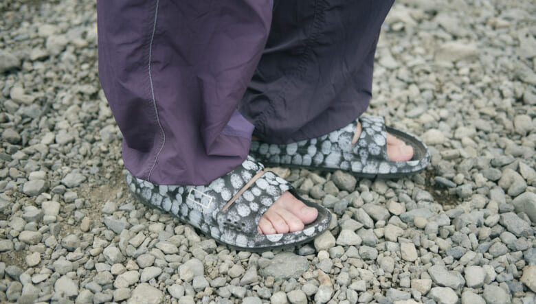 主張の強いウエアの足元にも総柄を。-GO OUT CAMP vol.21-