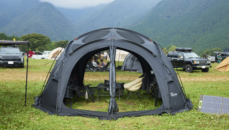 OEMなどで30年以上テントを作っているTNCアウトドアが手掛けるオリジナルブランドのテント。別売りのインナーテントを取り付けると、これひとつでキャンプが楽しめる。
