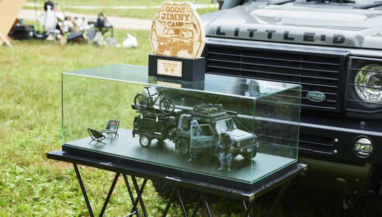 3月に開催されたゴーアウトジムニーキャンプのスタイルコンテストで優勝したノリーさん。オーストラリアのミニチュアカーメーカーが作成してくれた愛車の模型もディスプレス。