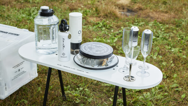 テーブルはワンスロープロダクツ×ロッドプロダクツで特注。