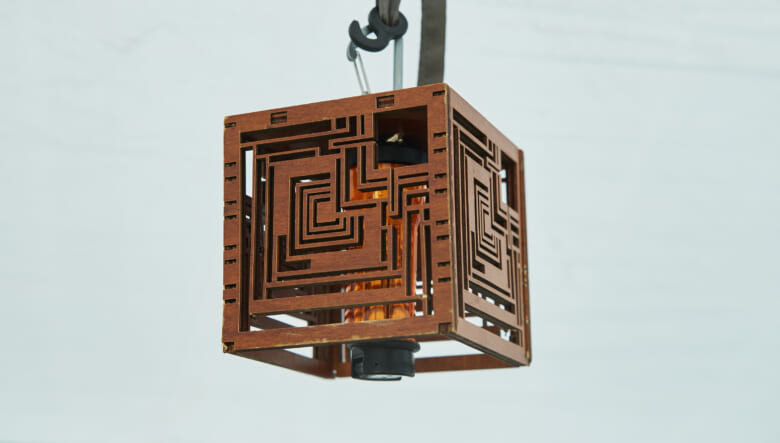 ゴールゼロのランタンシェードに使っているのは、フランク・ロイド・ライトのキャンドルカバー。