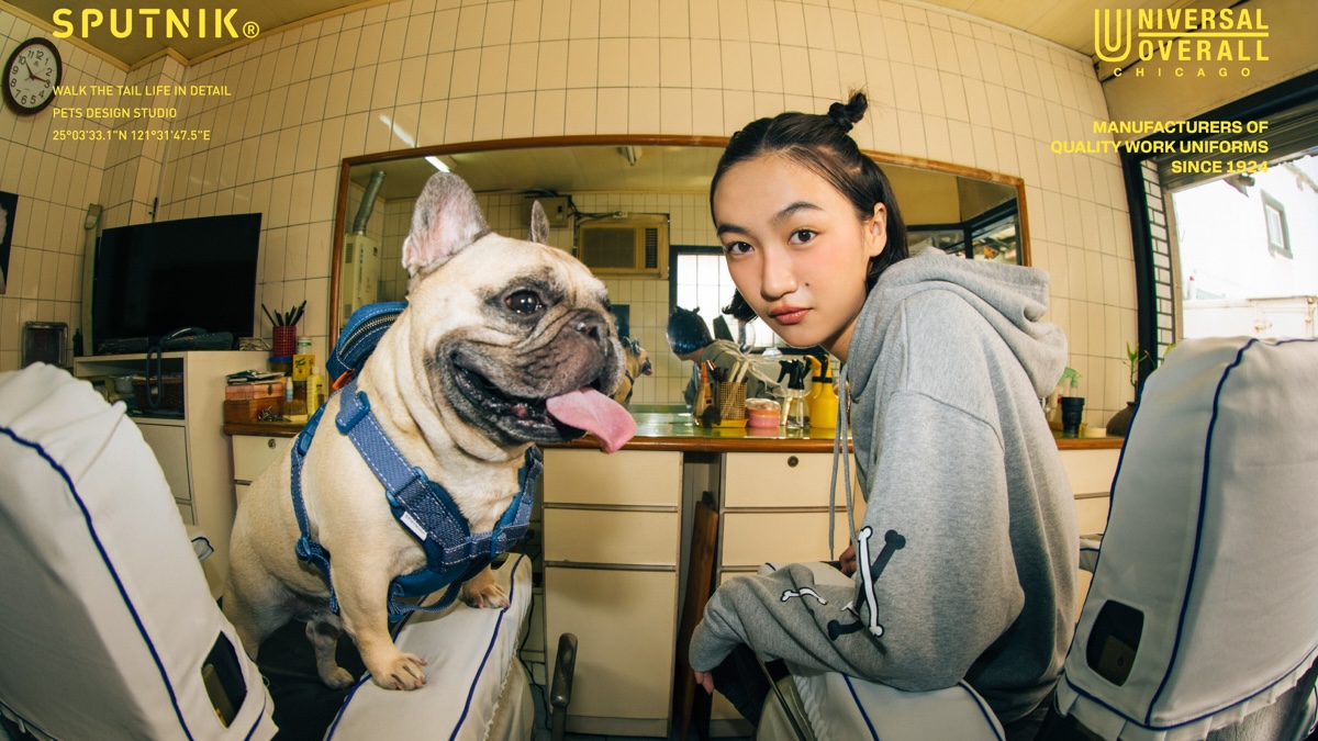 UNIVERSAL OVERALL デニム犬服 オーバーオール ブルーの色味を効かせた無二のデザイン。ユニバーサルオーバーオールの