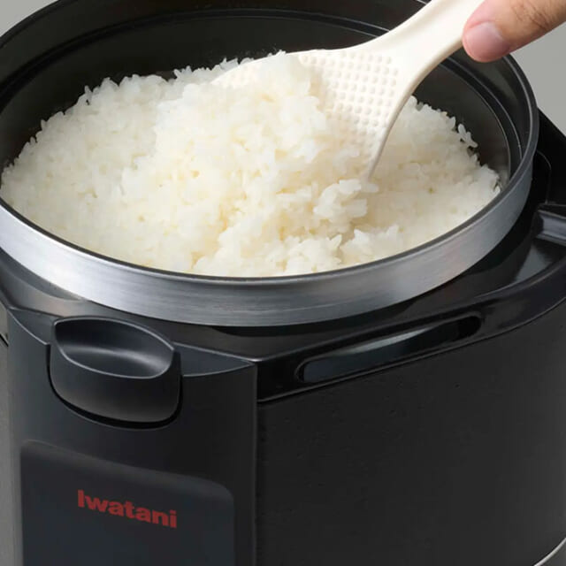 イワタニからカセットガス式の炊飯器が登場。電源不要の自動炊飯で