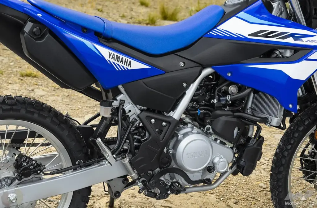 ヤマハ「WR125R ABS」フラットシート