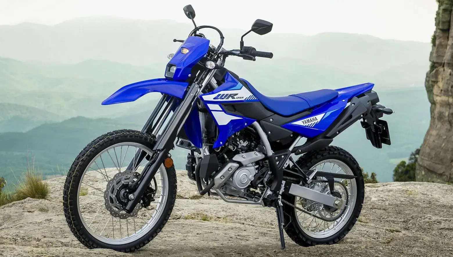 ヤマハから、原付二種の新型オフローダー「WR125R」が登場。“ちょうどいい本格派”で、オンからオフに飛び込もう。