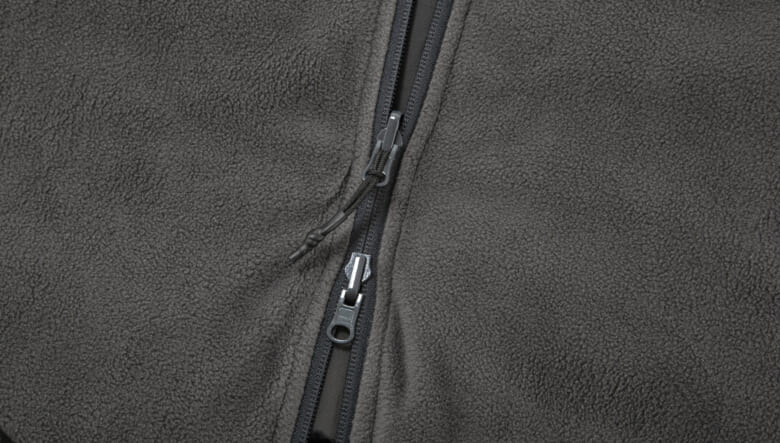 ダウンとフリースのリバーシブル。毎日着たくなるドベルグとTAIONのコラボジャケットに注目！