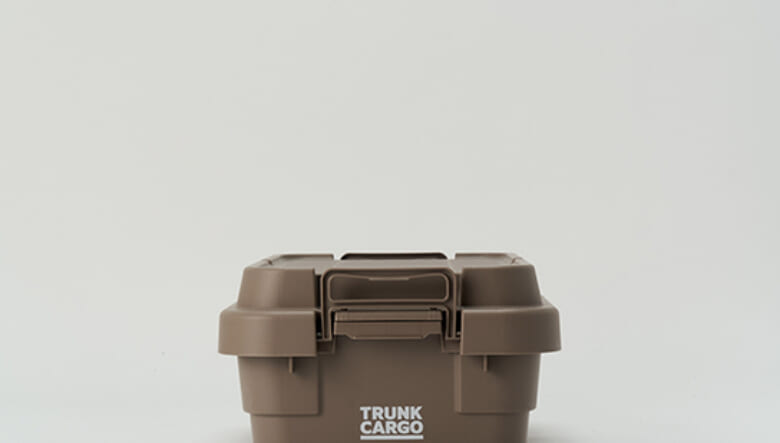 トヨタ・ランドクルーザーの世界観を反映したコレクションに新ウエア&コラボグッズが仲間入り。