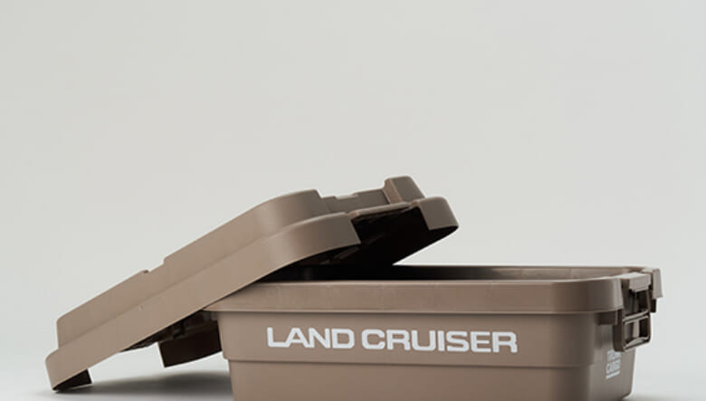 トヨタ・ランドクルーザーの世界観を反映したコレクションに新ウエア&コラボグッズが仲間入り。