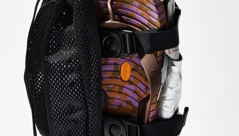 収納も持ち運びも考え抜かれた、グッドアイデアのシューズホルダー。スポーツからキャンプまで活躍！