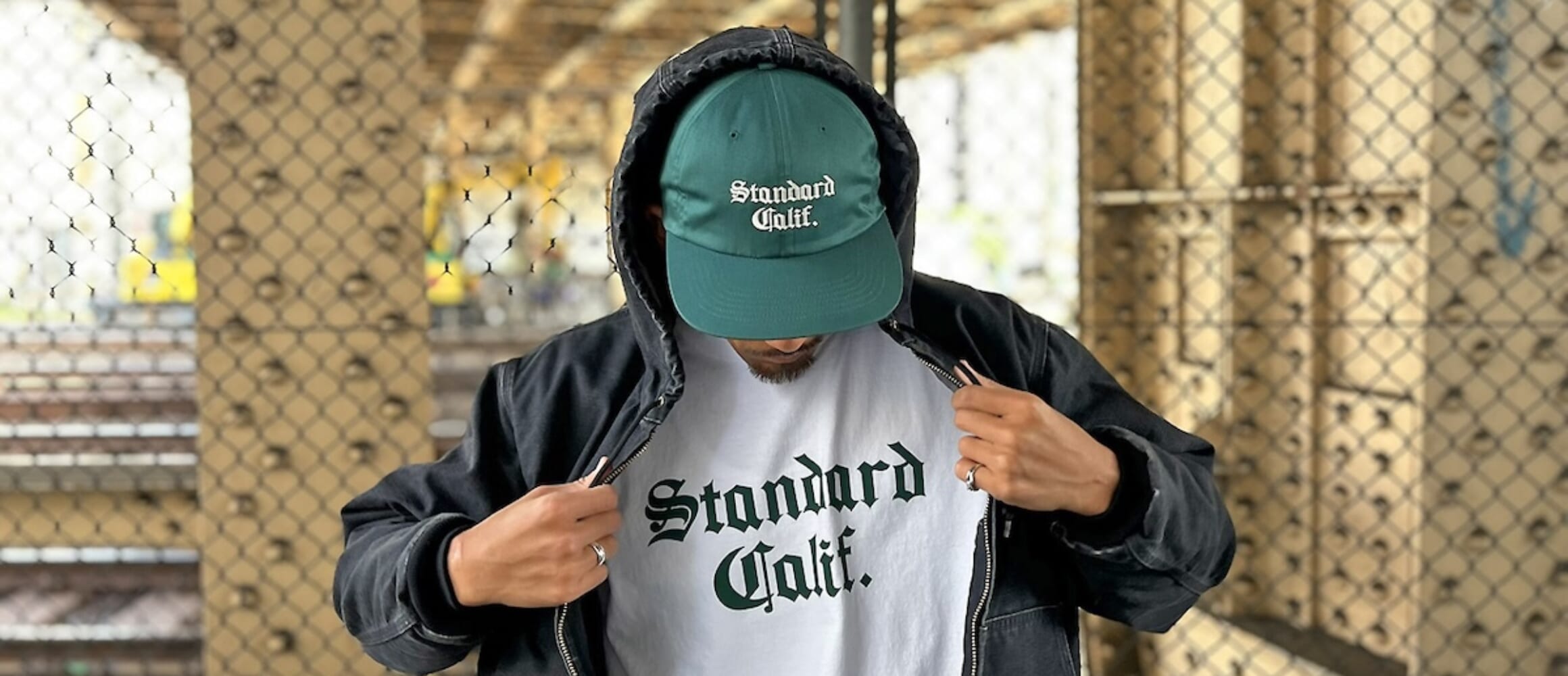 オールドイングリッシュロゴを採用した、スタンダードカリフォルニアの