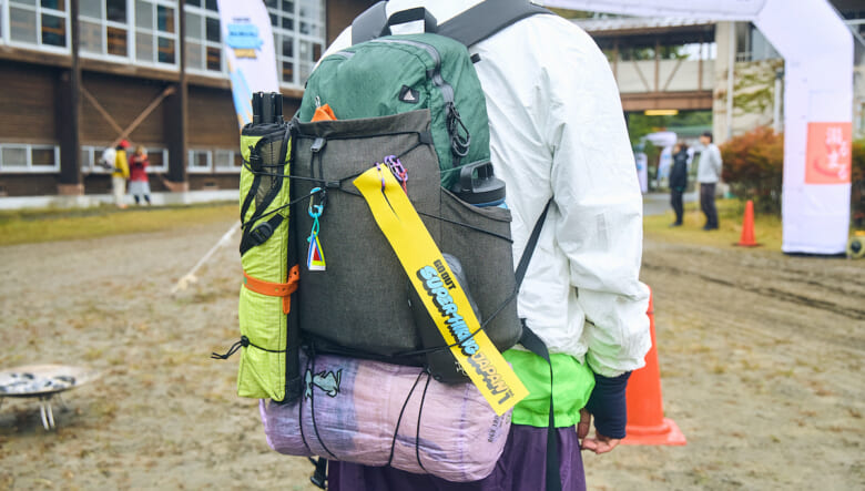 十二単のごとく、派手めの色を好バランスで重ねる。-GO OUT SUPER HIKING JAPAN vol.1-