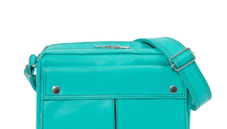 ポーターに独自素材採用の新シリーズが登場。レザー風の質感に注目すべし。