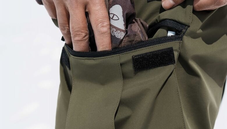 スノーボーダーに贈るPOLeR × ADFコラボ第2弾！　本格ウエアからカジュアルJKT、ヘッドウエアまで全11種がリリース。