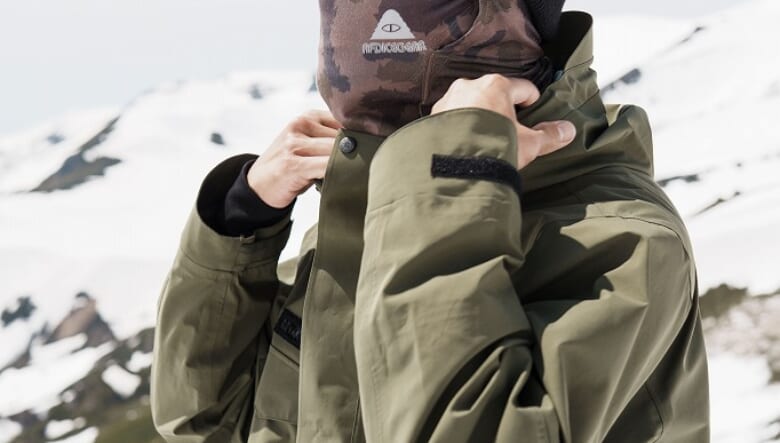 スノーボーダーに贈るPOLeR × ADFコラボ第2弾！　本格ウエアからカジュアルJKT、ヘッドウエアまで全11種がリリース。