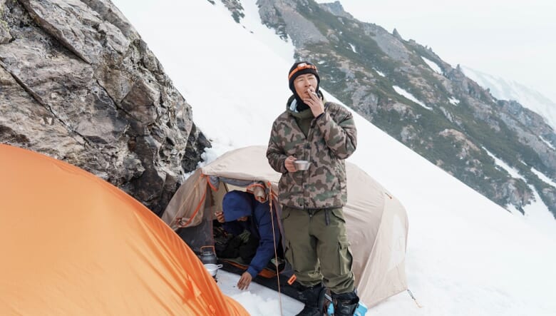 スノーボーダーに贈るPOLeR × ADFコラボ第2弾！　本格ウエアからカジュアルJKT、ヘッドウエアまで全11種がリリース。