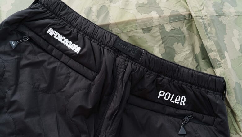 スノーボーダーに贈るPOLeR × ADFコラボ第2弾！　本格ウエアからカジュアルJKT、ヘッドウエアまで全11種がリリース。