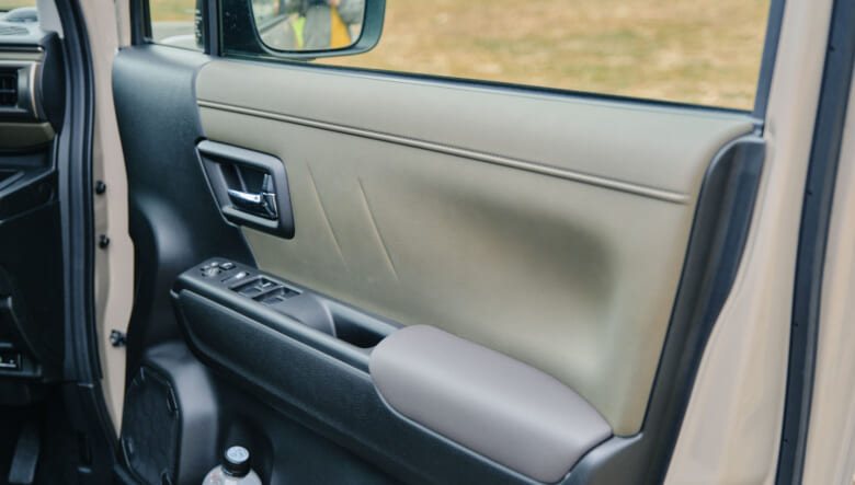 【’25 SUZUKI XBEE】精悍になったルックスで運転するのが楽しい1台。