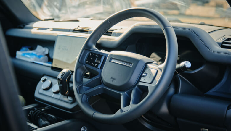 【’25 LAND ROVER DEFENDER 130】ラグジュアリーだけどタフに扱える大型SUV。