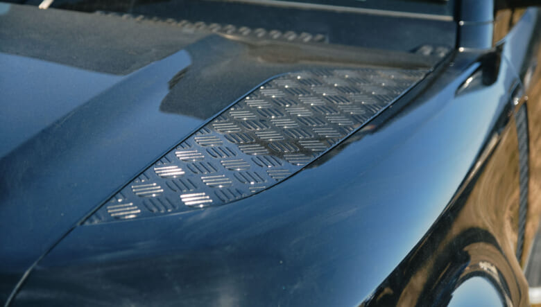 【’25 LAND ROVER DEFENDER 130】ラグジュアリーだけどタフに扱える大型SUV。