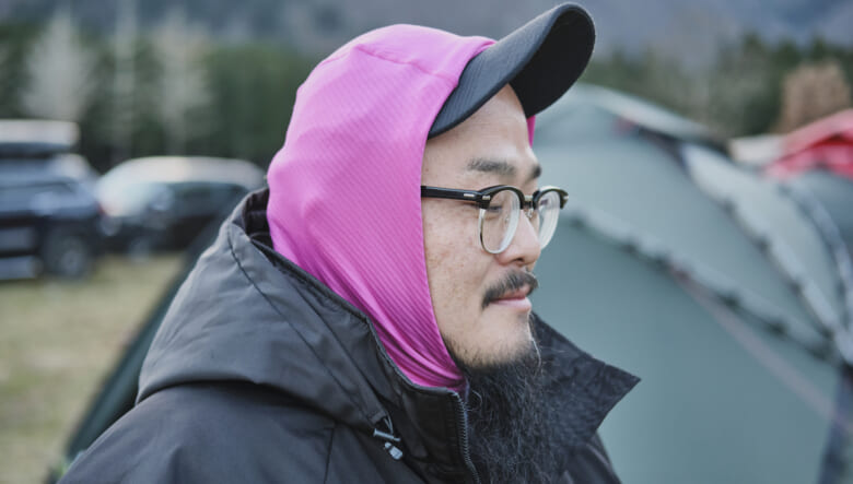 差し色のピンクで見た目もほっこりに。-GO OUT CAMP 冬 2025-