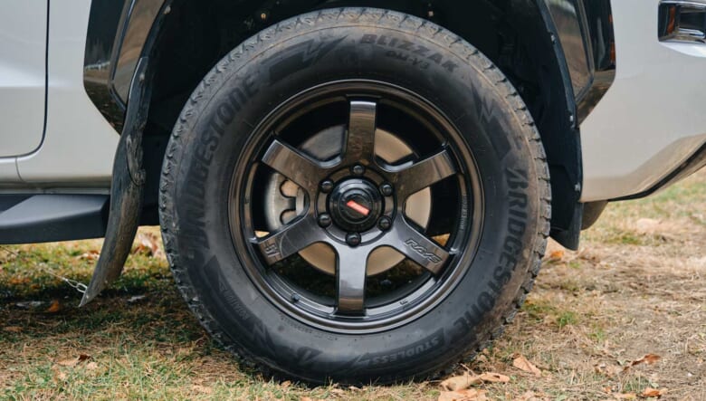 【’24 MITSUBISHI TRITON】ヒトも外遊びギアも運ぶ装備充実のピックアップ。