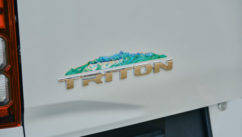 【’24 MITSUBISHI TRITON】ヒトも外遊びギアも運ぶ装備充実のピックアップ。