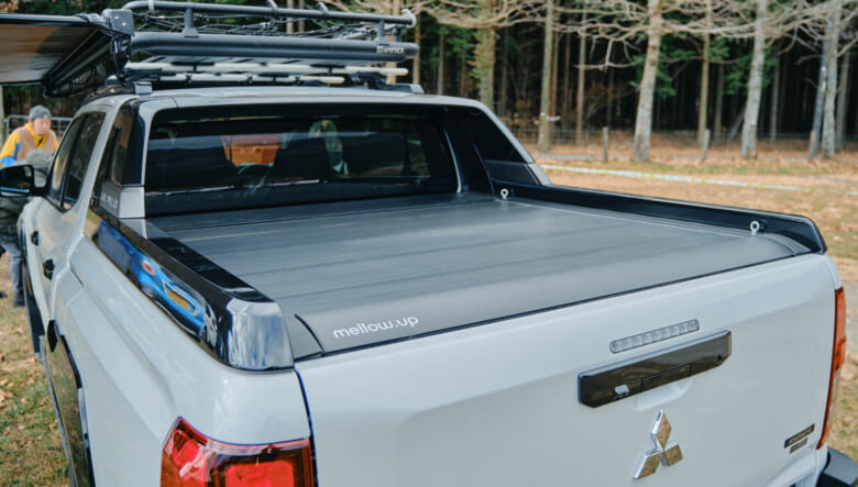 【’24 MITSUBISHI TRITON】ヒトも外遊びギアも運ぶ装備充実のピックアップ。