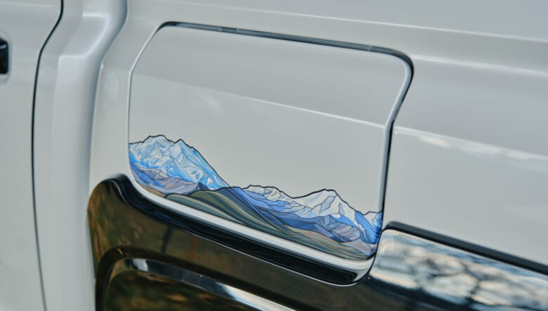 【’24 MITSUBISHI TRITON】ヒトも外遊びギアも運ぶ装備充実のピックアップ。