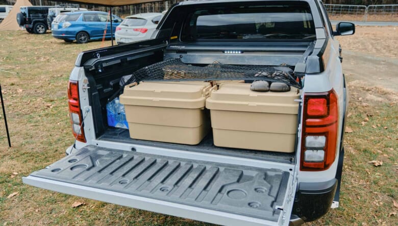 【’24 MITSUBISHI TRITON】ヒトも外遊びギアも運ぶ装備充実のピックアップ。