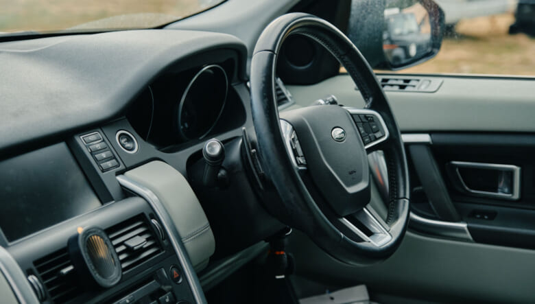 【’16 LAND ROVER DISCOVERY】家族で乗り継ぐSUVにキャンプ好きも大満足。