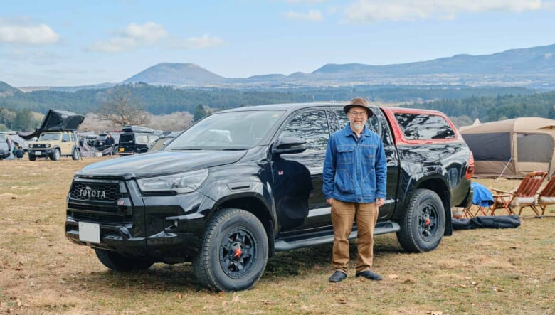 【’24 TOYOTA HILUX】赤いキャノピー装着で広いベッドをフルに使う。