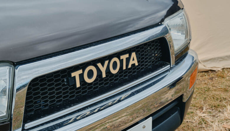 【’00 TOYOTA HILUX SURF】米国4ランナーを参考にメッキパーツでナロー化。