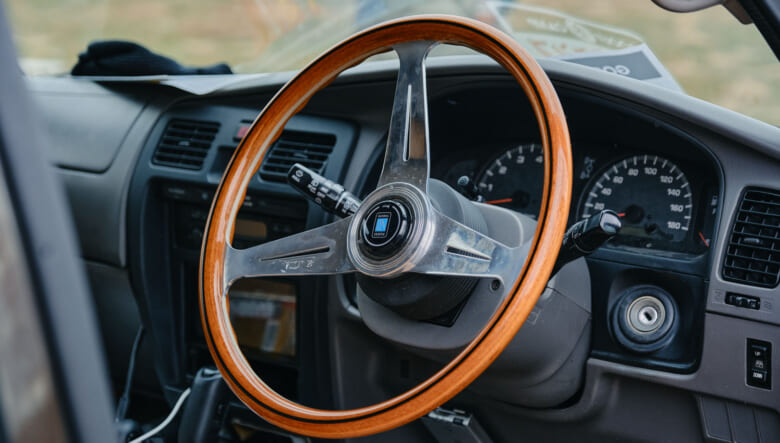 【’00 TOYOTA HILUX SURF】米国4ランナーを参考にメッキパーツでナロー化。