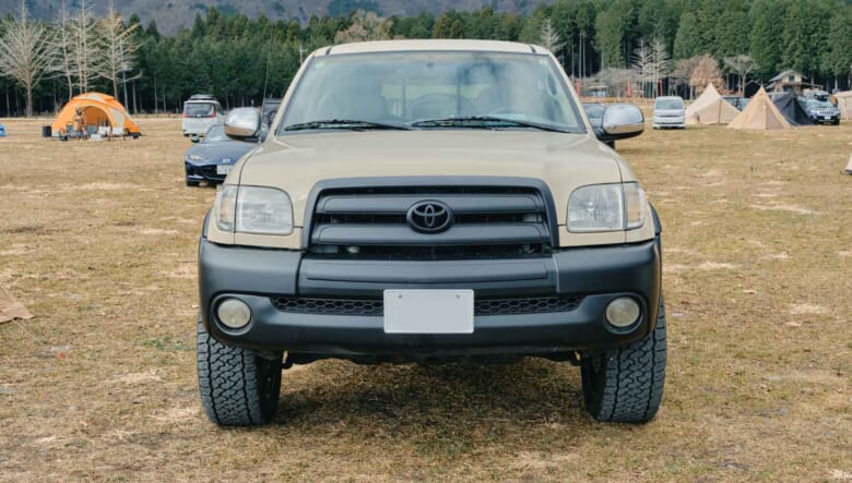 【’07 TOYOTA TUNDRA】観音開きの広い後席に家族も愛犬も快適乗車。