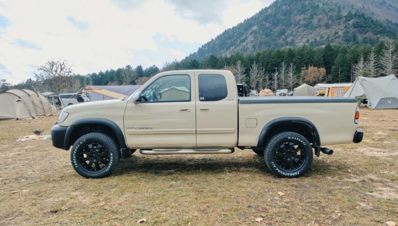 【’07 TOYOTA TUNDRA】観音開きの広い後席に家族も愛犬も快適乗車。