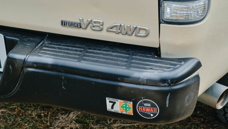 【’07 TOYOTA TUNDRA】観音開きの広い後席に家族も愛犬も快適乗車。